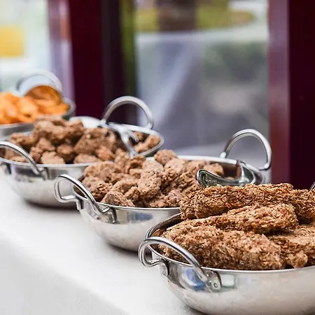 Model Farm * Bradford (West Yorkshire)